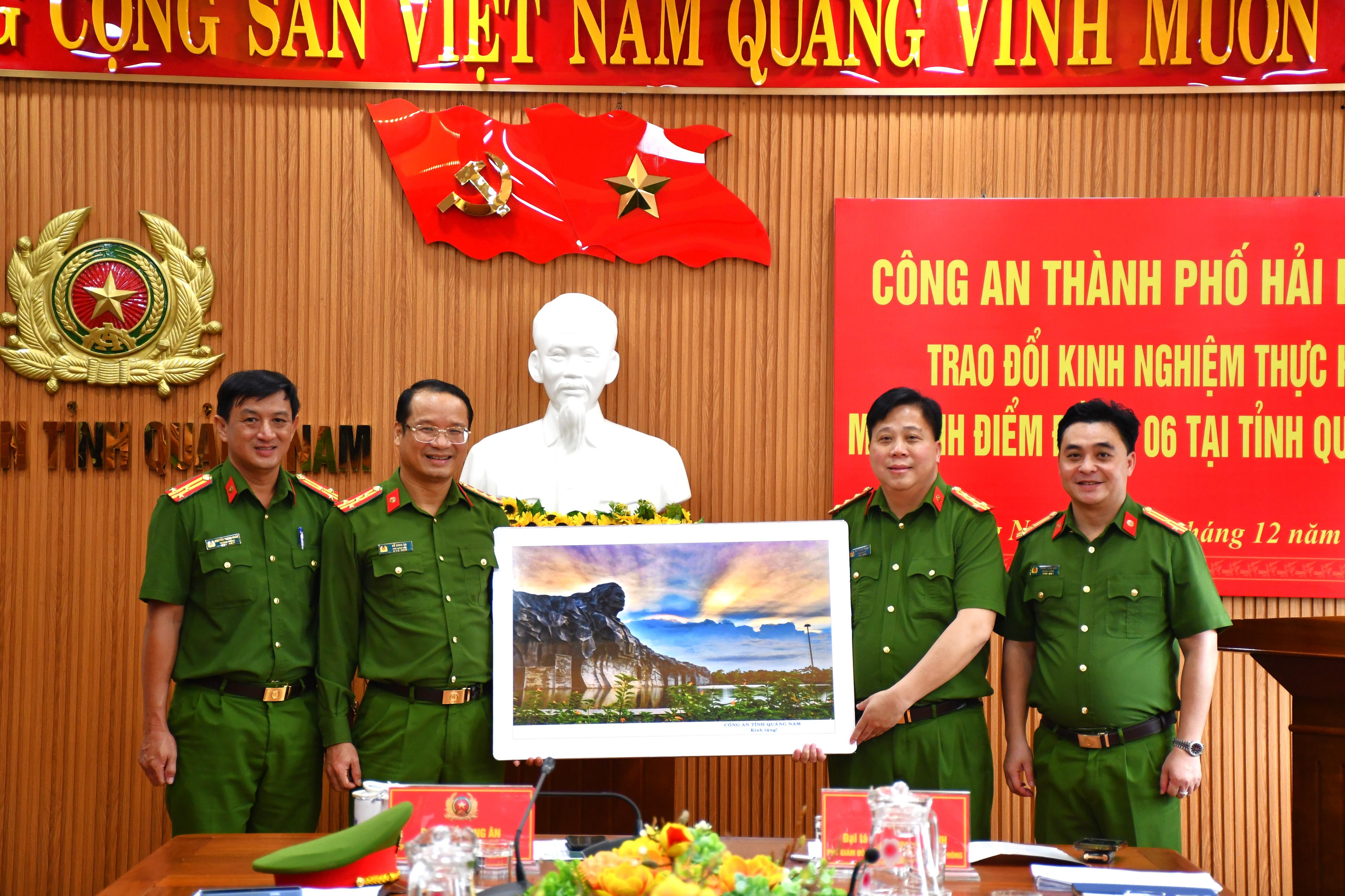 Công an TP. Hải Phòng tham quan Trung tâm tích hợp dữ liệu tỉnh Quảng Nam